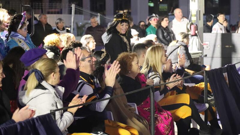 ‘Venecia en Benidorm’ se alza con el primer premio del desfile de Carnaval en el que lucieron 63 grupos y 10 participantes individuales