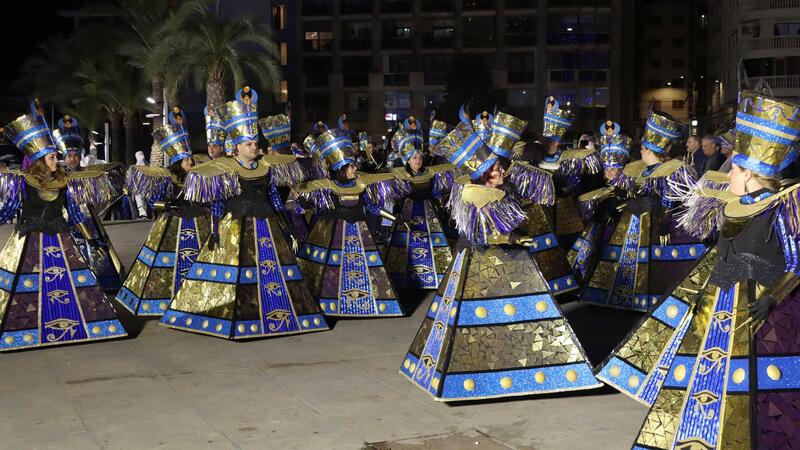 ‘Venecia en Benidorm’ se alza con el primer premio del desfile de Carnaval en el que lucieron 63 grupos y 10 participantes individuales