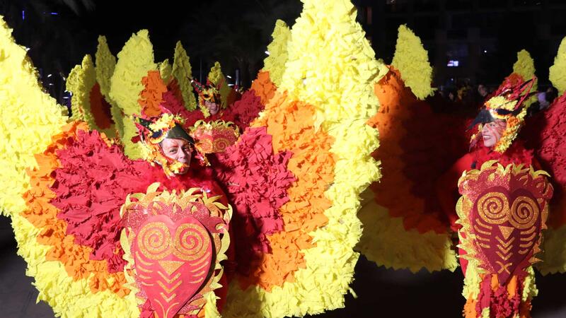 ‘Venecia en Benidorm’ se alza con el primer premio del desfile de Carnaval en el que lucieron 63 grupos y 10 participantes individuales