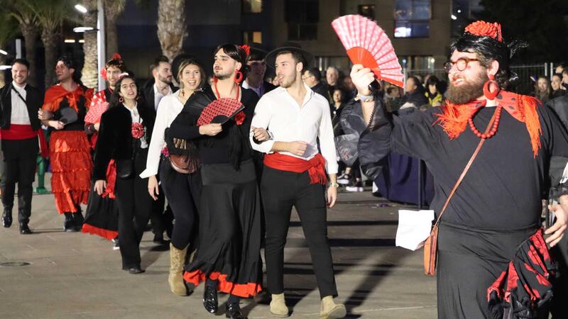 ‘Venecia en Benidorm’ se alza con el primer premio del desfile de Carnaval en el que lucieron 63 grupos y 10 participantes individuales