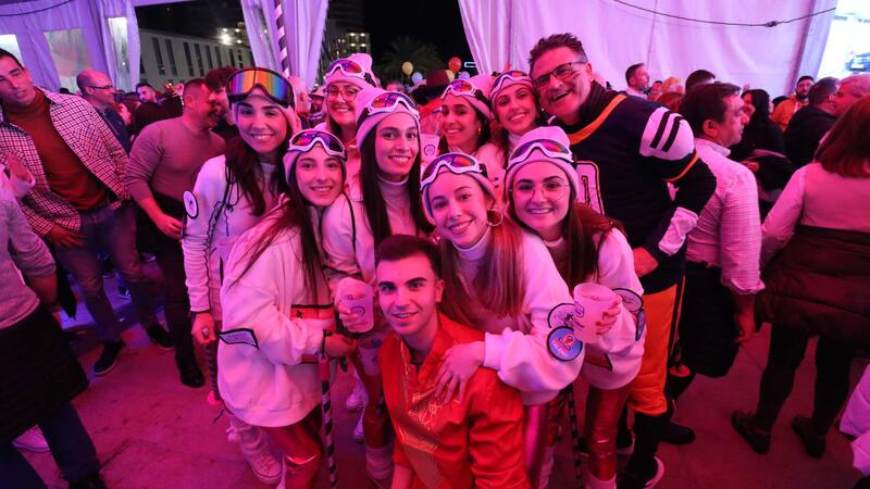 ‘Venecia en Benidorm’ se alza con el primer premio del desfile de Carnaval en el que lucieron 63 grupos y 10 participantes individuales