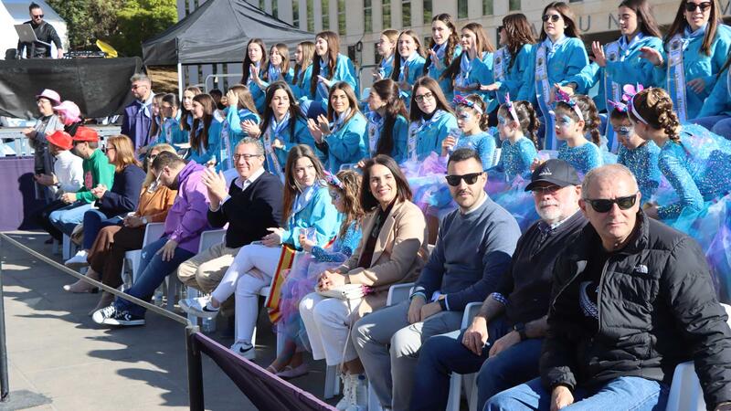 ‘Venecia en Benidorm’ se alza con el primer premio del desfile de Carnaval en el que lucieron 63 grupos y 10 participantes individuales
