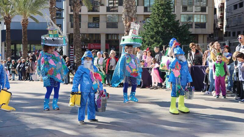 ‘Venecia en Benidorm’ se alza con el primer premio del desfile de Carnaval en el que lucieron 63 grupos y 10 participantes individuales