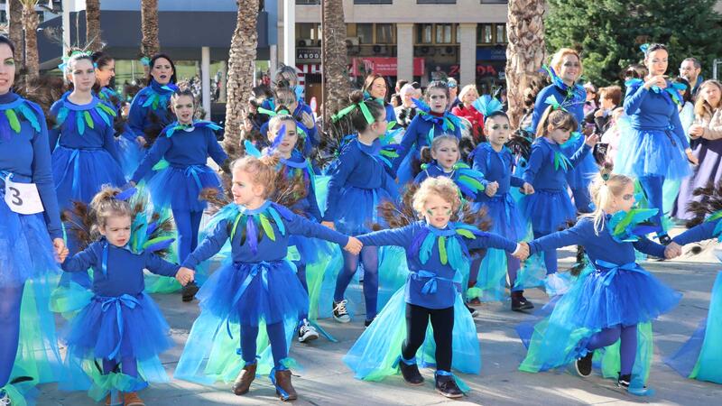 ‘Venecia en Benidorm’ se alza con el primer premio del desfile de Carnaval en el que lucieron 63 grupos y 10 participantes individuales