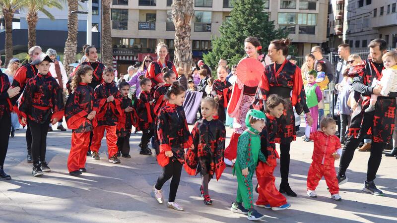 ‘Venecia en Benidorm’ se alza con el primer premio del desfile de Carnaval en el que lucieron 63 grupos y 10 participantes individuales