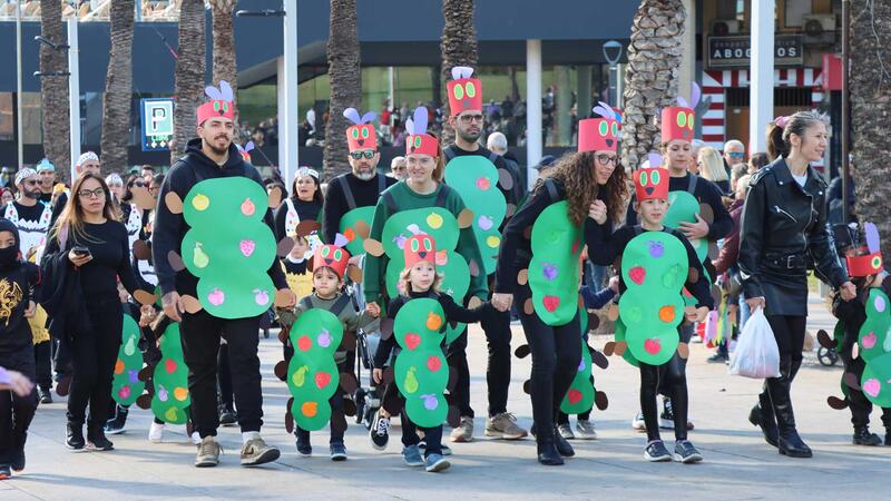 ‘Venecia en Benidorm’ se alza con el primer premio del desfile de Carnaval en el que lucieron 63 grupos y 10 participantes individuales