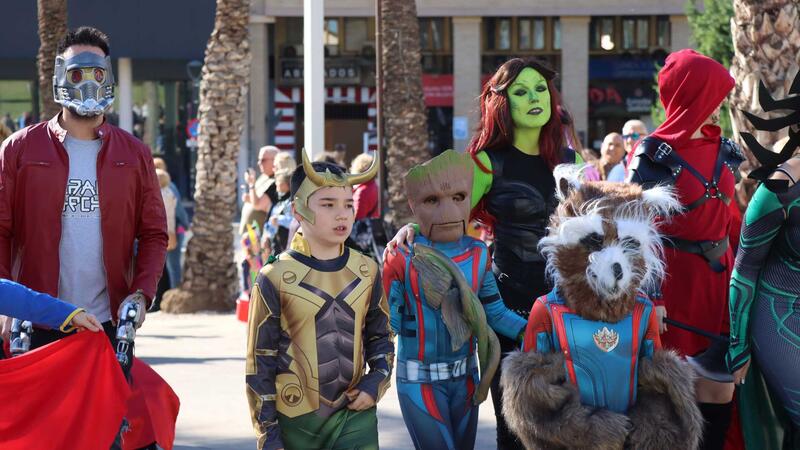 ‘Venecia en Benidorm’ se alza con el primer premio del desfile de Carnaval en el que lucieron 63 grupos y 10 participantes individuales