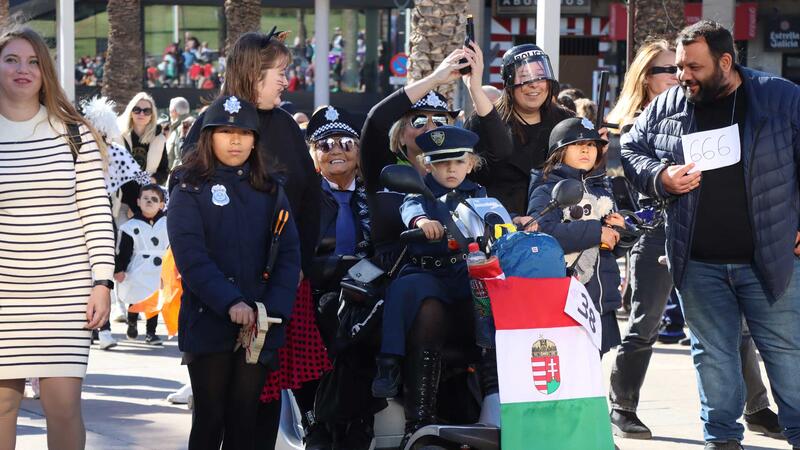 ‘Venecia en Benidorm’ se alza con el primer premio del desfile de Carnaval en el que lucieron 63 grupos y 10 participantes individuales