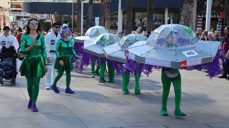 ‘Venecia en Benidorm’ se alza con el primer premio del desfile de Carnaval en el que lucieron 63 grupos y 10 participantes individuales