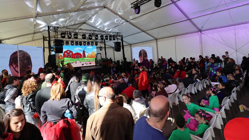 ‘Venecia en Benidorm’ se alza con el primer premio del desfile de Carnaval en el que lucieron 63 grupos y 10 participantes individuales