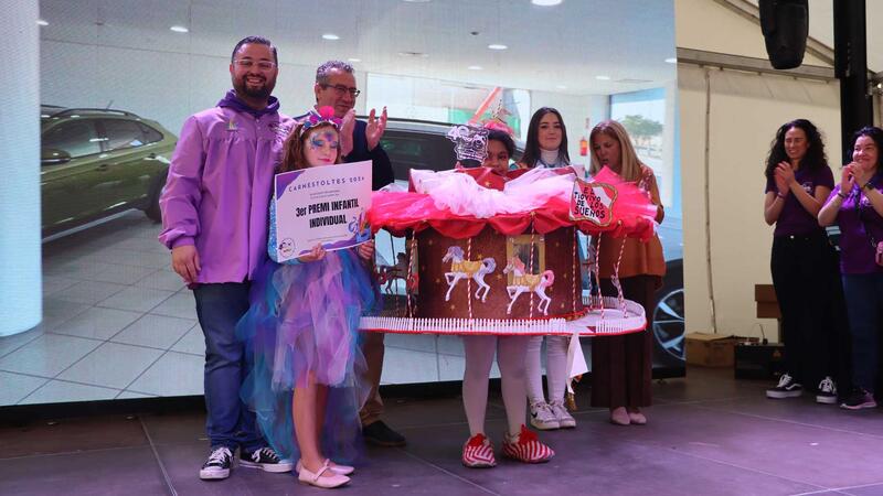 ‘Venecia en Benidorm’ se alza con el primer premio del desfile de Carnaval en el que lucieron 63 grupos y 10 participantes individuales