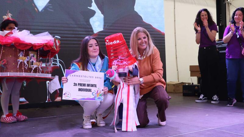 ‘Venecia en Benidorm’ se alza con el primer premio del desfile de Carnaval en el que lucieron 63 grupos y 10 participantes individuales