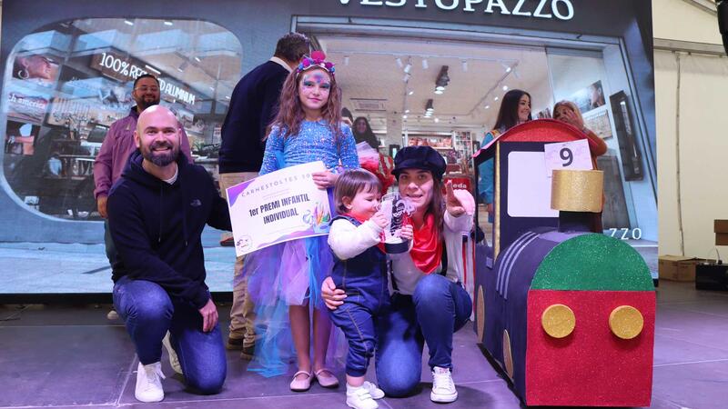 ‘Venecia en Benidorm’ se alza con el primer premio del desfile de Carnaval en el que lucieron 63 grupos y 10 participantes individuales