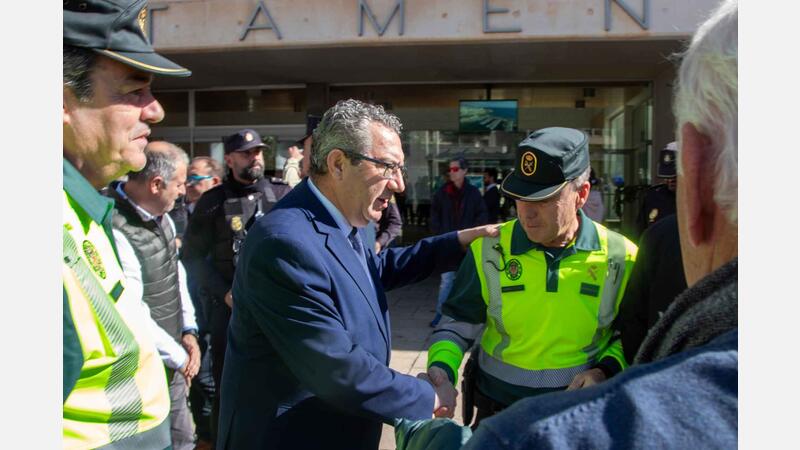 Benidorm rinde homenaje a los dos guardias civiles asesinados en acto de servicio en Barbate