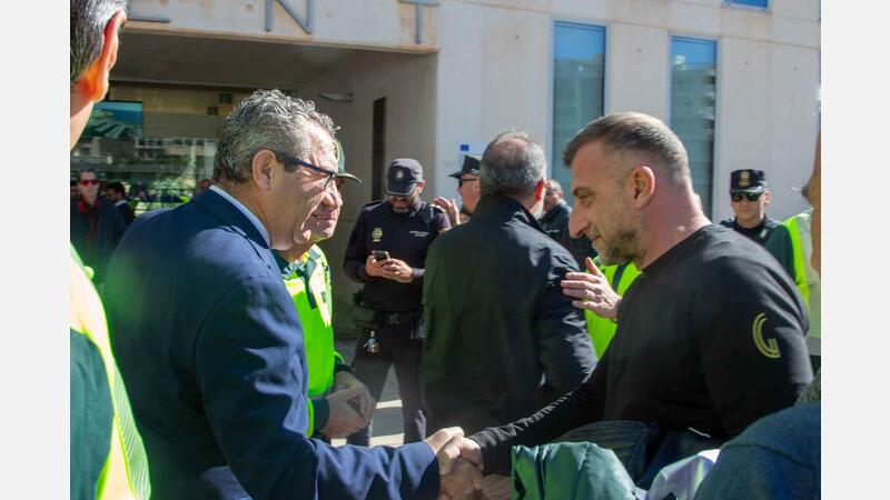 Benidorm rinde homenaje a los dos guardias civiles asesinados en acto de servicio en Barbate
