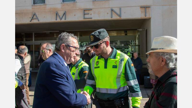 Benidorm rinde homenaje a los dos guardias civiles asesinados en acto de servicio en Barbate