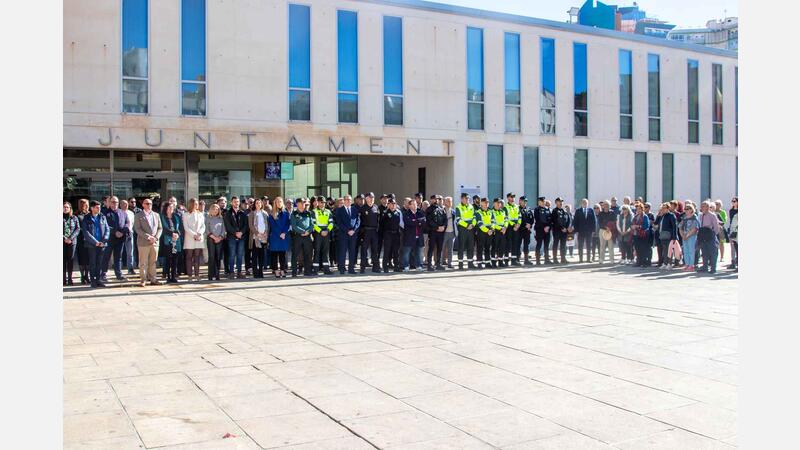 Benidorm rinde homenaje a los dos guardias civiles asesinados en acto de servicio en Barbate