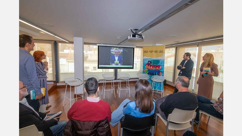 Cuatro figuras de la literatura infantil y juvenil presentan la primera novela ambientada en el Benidorm Fest