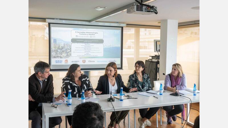 Debat a Benidorm sobre meteorologia, turisme i mitjans de comunicació