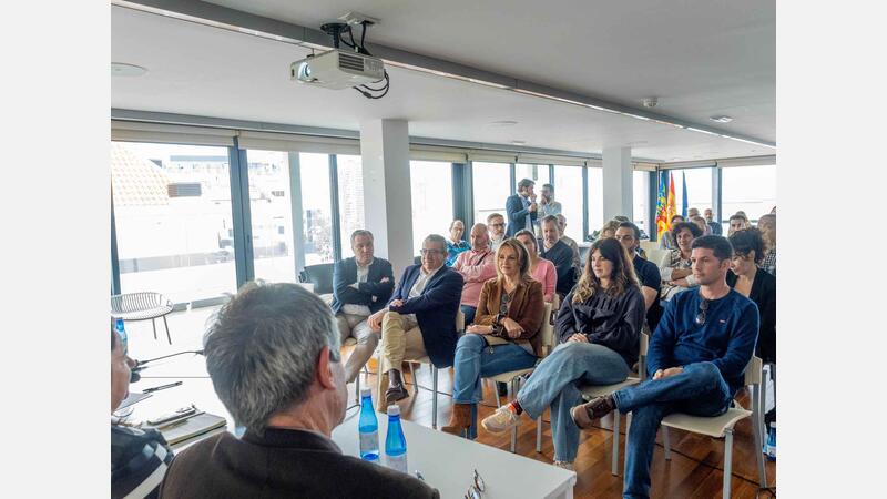 Debat a Benidorm sobre meteorologia, turisme i mitjans de comunicació
