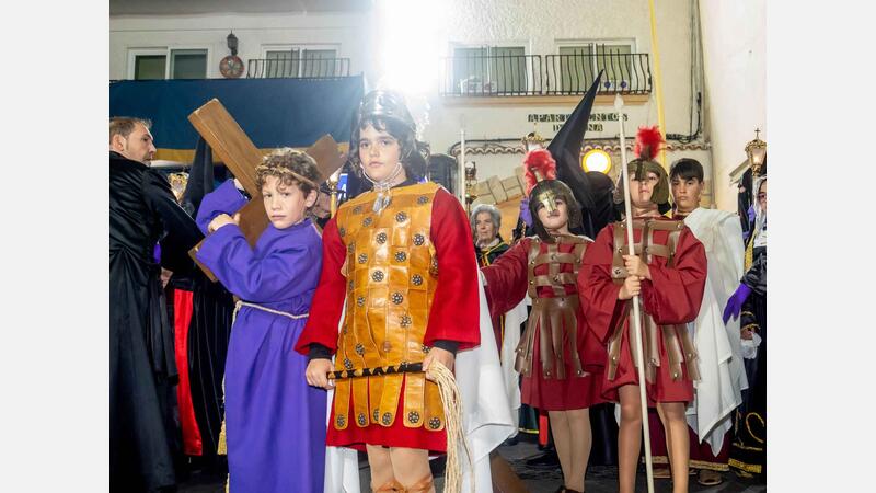 La processó General i del Sant Soterrament congrega a totes les confraries i germanors de Benidorm