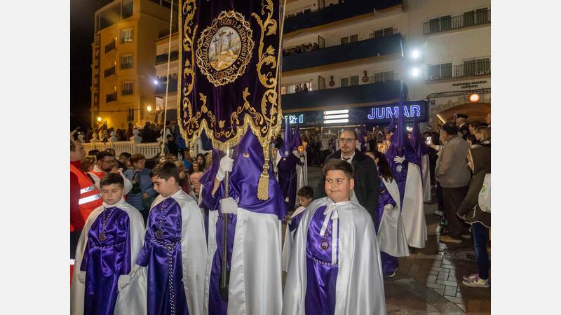 La processó General i del Sant Soterrament congrega a totes les confraries i germanors de Benidorm