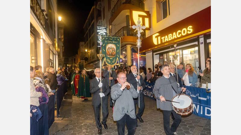 La processó General i del Sant Soterrament congrega a totes les confraries i germanors de Benidorm