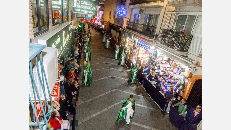 La processó General i del Sant Soterrament congrega a totes les confraries i germanors de Benidorm