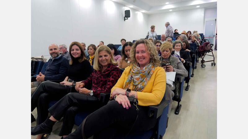 Las Amas de Casa de Benidorm celebran el 8 de Marzo con música y poesía