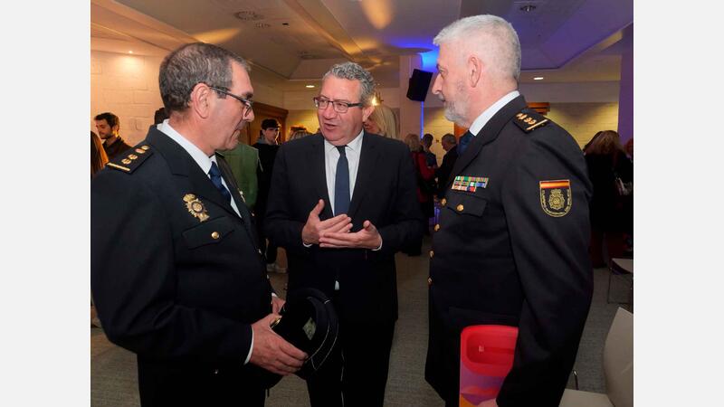 La Cadena SER reconoce la labor de la Policía Local de Benidorm con el Premio a la Solidaridad