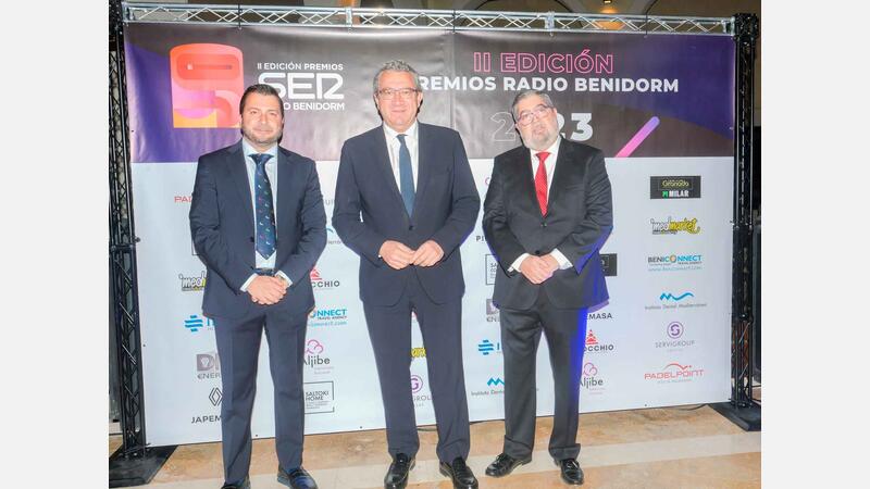 La Cadena SER reconoce la labor de la Policía Local de Benidorm con el Premio a la Solidaridad