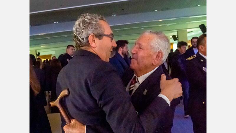 La Cadena SER reconoce la labor de la Policía Local de Benidorm con el Premio a la Solidaridad