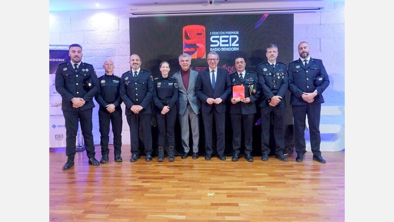La Cadena SER reconoce la labor de la Policía Local de Benidorm con el Premio a la Solidaridad