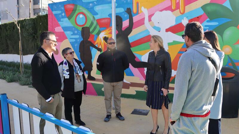 Benidorm recorre a artistes urbans locals per a decorar i il·lustrar espais públics municipals