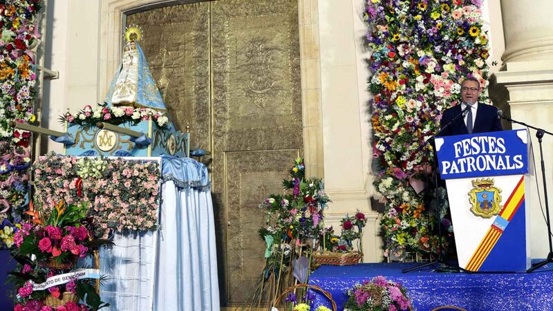 Benidorm mostra la seua devoció a la Mare de Déu del Sofratge amb milers de flors