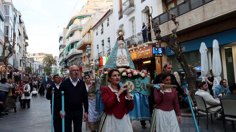 Benidorm mostra la seua devoció a la Mare de Déu del Sofratge amb milers de flors