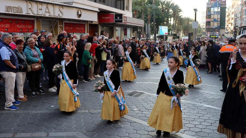 Benidorm mostra la seua devoció a la Mare de Déu del Sofratge amb milers de flors
