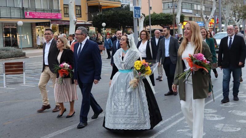 Las fallas de Benidorm ofrendan a la Mare de Déu del Sofratge un día antes de la ‘cremà’