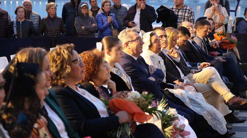Las fallas de Benidorm ofrendan a la Mare de Déu del Sofratge un día antes de la ‘cremà’