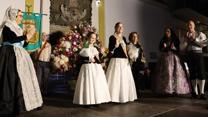 Las fallas de Benidorm ofrendan a la Mare de Déu del Sofratge un día antes de la ‘cremà’