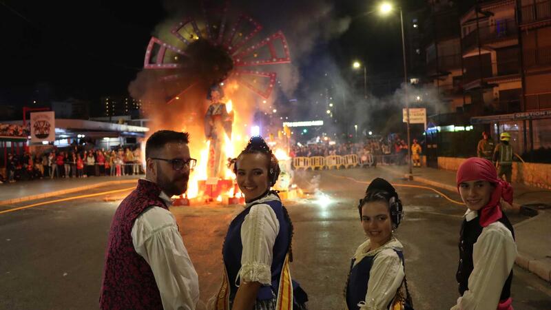 La ‘Nit de la Cremà’ despide las fallas de Benidorm hasta el próximo año