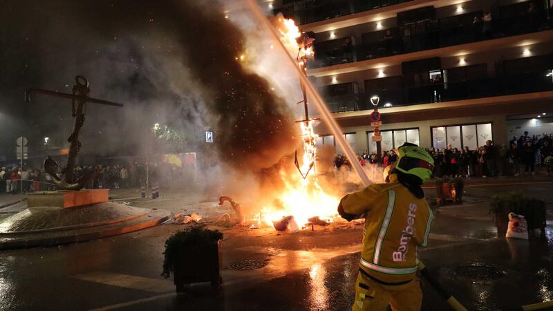 La ‘Nit de la Cremà’ despide las fallas de Benidorm hasta el próximo año