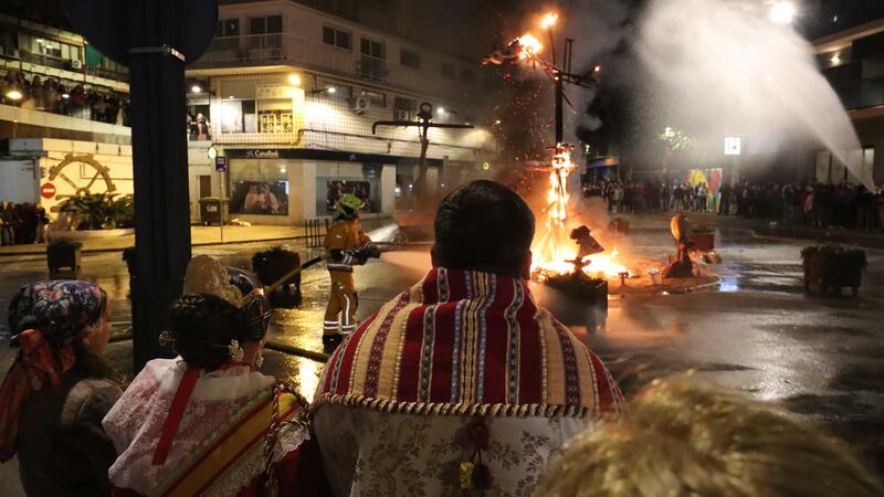 La ‘Nit de la Cremà’ despide las fallas de Benidorm hasta el próximo año