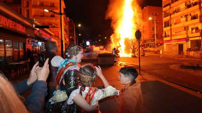 La ‘Nit de la Cremà’ despide las fallas de Benidorm hasta el próximo año