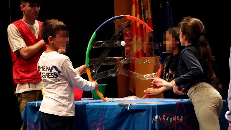 A hundred Primary students participate in an Escape Room about the Water Cycle in Benidorm Assembly Hall