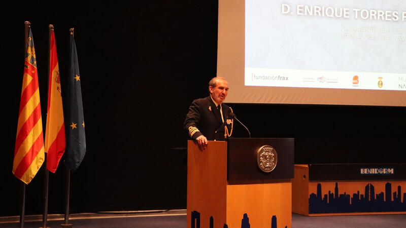 A conference by captain Juan Escrigas begins the Sea Days in Benidorm