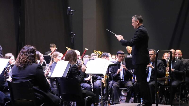 La S.M. La Nova de Benidorm logra un gran éxito con su concierto ‘Fantasía Musical Disneyland’ en el auditorio del Centro Cultural 