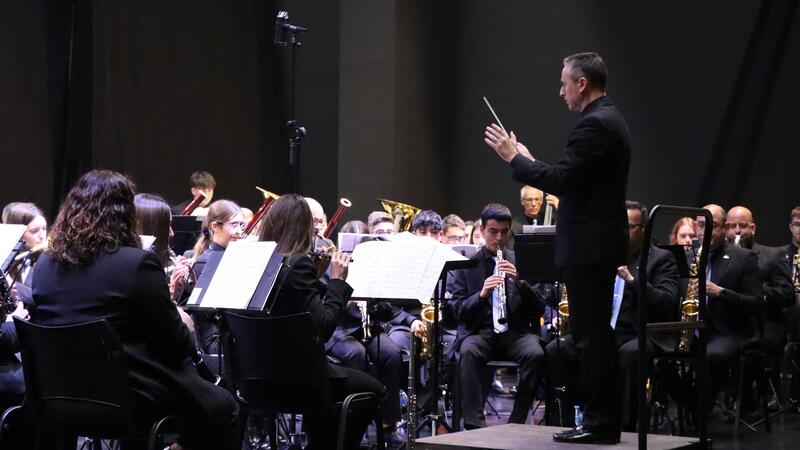 La S.M. La Nova de Benidorm logra un gran éxito con su concierto ‘Fantasía Musical Disneyland’ en el auditorio del Centro Cultural 