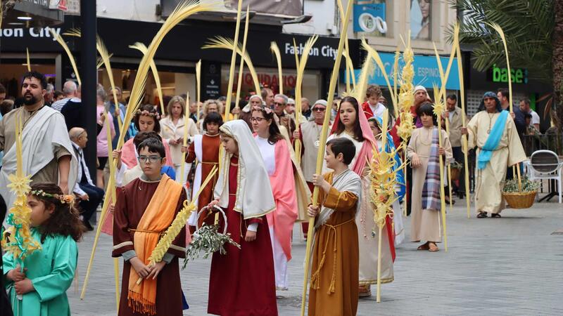 Hundreds of neighbors and tourists celebrate the traditional 