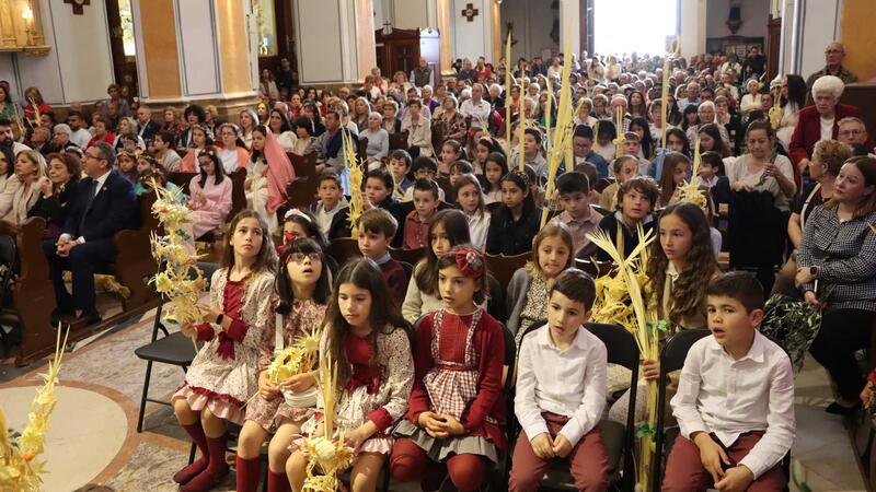 Hundreds of neighbors and tourists celebrate the traditional 
